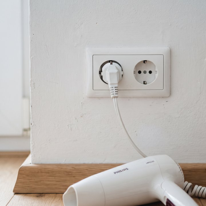 韓国の電圧は220V｜ヘアアイロン・ドライヤーはそのまま使える？【2026年版】